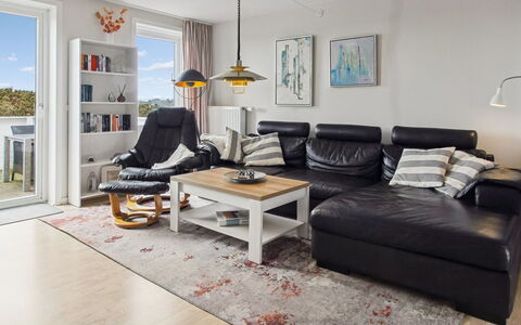 Aappo - 2.3Km from the Sea: Meubilair, Interieur Ontwerp, Flooring, Bankstel, Verdieping, Hout, Woonkamer, Houten Vloer, Kamer, Huis