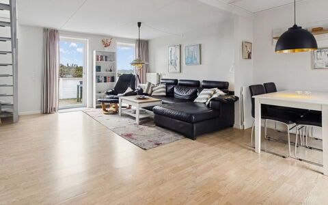 Aappo - 2.3Km from the Sea: Flooring, Verdieping, Interieur Ontwerp, Meubilair, Houten Vloer, Hout, Plafond, Bankstel, Woonkamer, Kamer