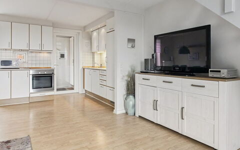 Aappo - 2.3Km from the Sea: Meubilair, Flooring, Interieur Ontwerp, Verdieping, Keuken, Hout, Plafond, Cabinetry, Kamer, Bankstel
