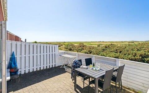 Aappo - 2.3Km from the Sea: Huis, Landgoed, Daylighting, Hek, Villa, Balkon, Buitenmeubels