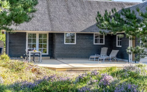 Thorulf - 3.5Km from the Sea: Thatching, Verblijf, Huis, Dak, Huis, Boerderij, Hut, Landgoed, Dorp