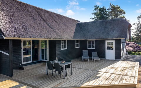 Thorulf - 3.5Km from the Sea: Thatching, Verblijf, Huis, Dak, Huis, Boerderij, Hut, Landgoed, Dorp