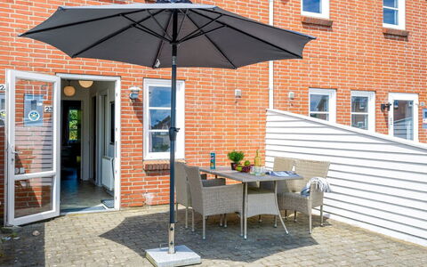 Hansia: Struik, Stedelijk Ontwerp, Groundcover, Steen, Appartement, Landgoed, Metselwerk, Balkon, Landscaping