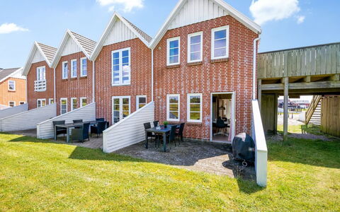 Hansia: Struik, Stedelijk Ontwerp, Groundcover, Steen, Appartement, Landgoed, Metselwerk, Balkon, Landscaping