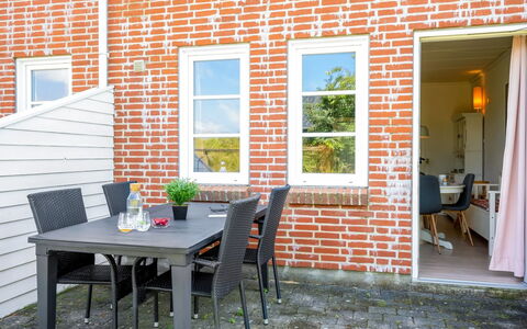 Hansia: Struik, Stedelijk Ontwerp, Groundcover, Steen, Appartement, Landgoed, Metselwerk, Balkon, Landscaping