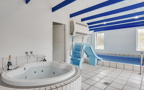 Ferhat - 2.9Km from the Sea: Dak, Huis, Land Lot, Huis, Verblijf, Landgoed, Garden Gebouwen, Schaduw, Blokhut, Landscaping