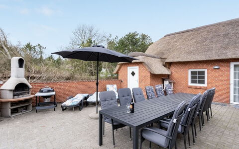 Ferhat - 2.9Km from the Sea: Dak, Huis, Land Lot, Huis, Verblijf, Landgoed, Garden Gebouwen, Schaduw, Blokhut, Landscaping