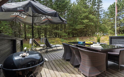 Magga - 3.2Km from the Sea: Gebouw, Huis, Venster, Huis, Dak, Woongebied, Struik, Verblijf, Land Lot