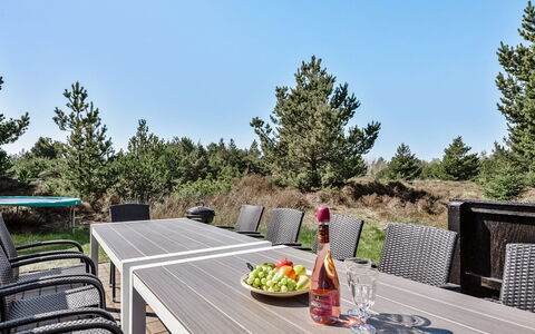 Niyazi - 3.1Km from the Sea: Meubilair, Buitenmeubels, Stoel, Tuin, Buitentafel, Schaduw, Landscaping, Patio, Hardwood, Werf