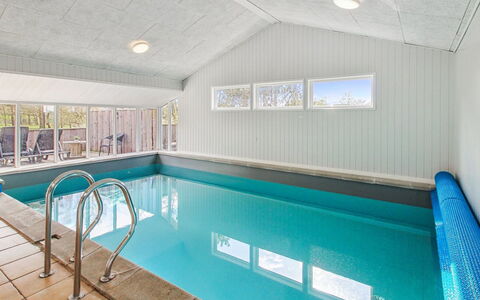 Tora - 3Km from the Sea: Flooring, Plafond, Verdieping, Zwembad, Toevlucht, Ontwerp, Hotel, Hardwood, Beits, Eco Hotel