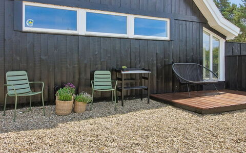 Tora - 3Km from the Sea: Hout, Plank, Hardwood, Beits, Buitenmeubels, Schaduw, Tuin, Siding