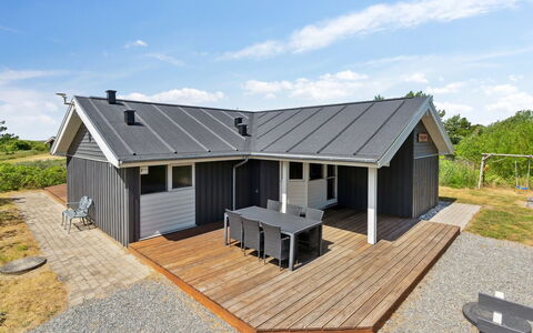 Athalia - 2.4Km from the Sea: Gebouw, Huis, Venster, Huis, Dak, Woongebied, Struik, Verblijf, Land Lot