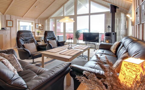 Oivi - 430M from the Sea: Meubilair, Hout, Interieur Ontwerp, Plafond, Bankstel, Huis, Woonkamer, Kamer, Verdieping, Stoel