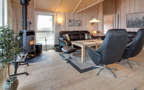 Oivi - 430M from the Sea: Meubilair, Interieur Ontwerp, Hout, Flooring, Plafond, Verdieping, Houten Vloer, Woonkamer, Stoel, Huis