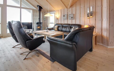 Oivi - 430M from the Sea: Meubilair, Interieur Ontwerp, Hout, Plafond, Huis, Woonkamer, Flooring, Bankstel, Verdieping, Kamer