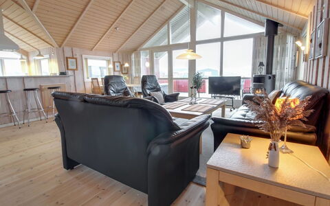 Oivi - 430M from the Sea: Hout, Plafond, Meubilair, Interieur Ontwerp, Huis, Bankstel, Woonkamer, Huis, Verdieping, Verblijf