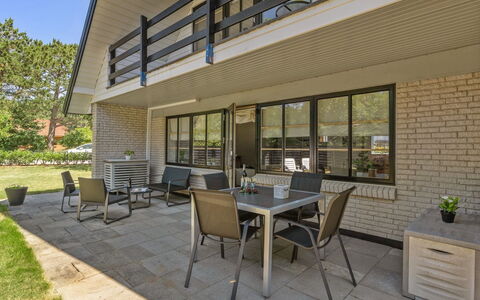 Marka - 2.5Km from the Sea: Hout, Meubilair, Deur, Buitenmeubels, Veranda, Huis, Stoel, Schaduw, Patio, Beits
