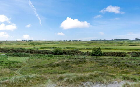 Reija - 2.3Km from the Sea: Architectuur, Dak, Huis, Samengesteld Materiaal, Daylighting, Siding, Oprit