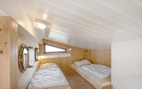 Sybilla - 700M from the Sea: Hout, Plafond, Slaapkamer, Beits, Winter, Hardwood, Glacial Landform, Bedding, Bed, Plank