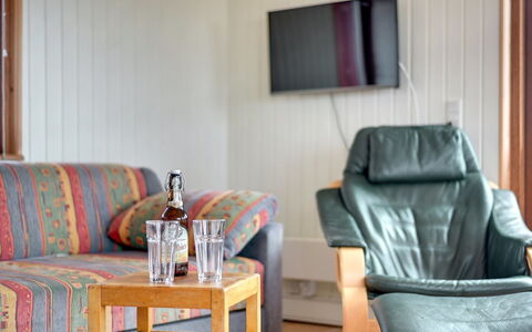 Sybilla - 700M from the Sea: Meubilair, Flooring, Interieur Ontwerp, Verdieping, Hout, Kamer, Plafond, Tafel, Woonkamer, Verlichting