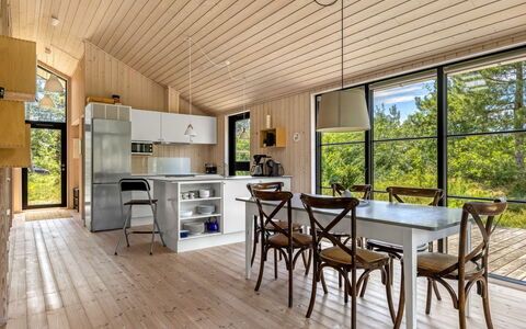 Turkka - 3.8Km from the Sea: Hout, Interieur Ontwerp, Meubilair, Flooring, Plafond, Houten Vloer, Keuken En Eettafel, Verdieping, Stoel, Eetkamer