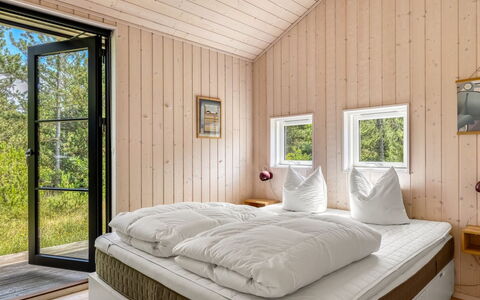Turkka - 3.8Km from the Sea: Hout, Interieur Ontwerp, Slaapkamer, Bed, Meubilair, Plafond, Flooring, Verdieping, Kamer, Huis