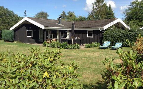 Sena - 250M from the Sea: Hout, Huis, Verblijf, Huis, Dak, Landelijk Gebied, Siding, Blokhut, Garden Gebouwen, Hardwood