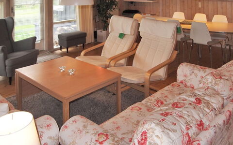 Sena - 250M from the Sea: Hout, Huis, Verblijf, Huis, Dak, Landelijk Gebied, Siding, Blokhut, Garden Gebouwen, Hardwood