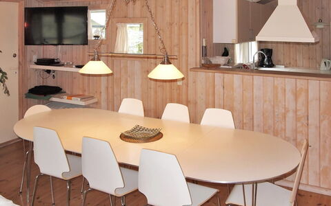 Sena - 250M from the Sea: Hout, Huis, Verblijf, Huis, Dak, Landelijk Gebied, Siding, Blokhut, Garden Gebouwen, Hardwood