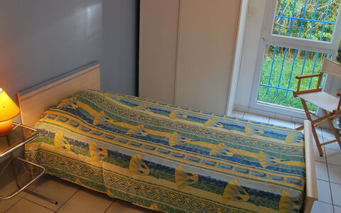 La Cigale: Meubilair, Kamer, Verdieping, Slaapkamer, Bed, Bankstel, Laken, Architectuur, Bed Frame, Interieur Ontwerp