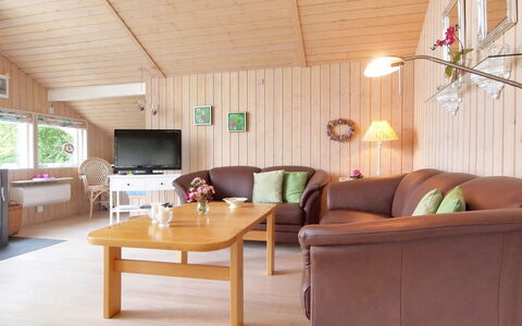 Lilia - 900M from the Sea: Gebouw, Huis, Venster, Huis, Dak, Woongebied, Struik, Verblijf, Land Lot