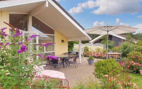 Lilia - 900M from the Sea: Gebouw, Huis, Venster, Huis, Dak, Woongebied, Struik, Verblijf, Land Lot