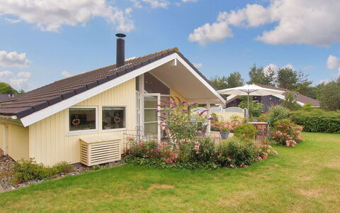 Lilia - 900M from the Sea: Gebouw, Huis, Venster, Huis, Dak, Woongebied, Struik, Verblijf, Land Lot