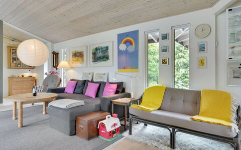 Malwina - 800M from the Sea: Meubilair, Interieur Ontwerp, Bankstel, Flooring, Verdieping, Woonkamer, Kamer, Hout, Plafond, Huis