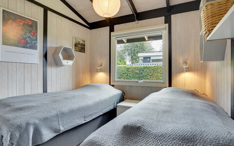Malwina - 800M from the Sea: Hout, Plafond, Interieur Ontwerp, Verdieping, Slaapkamer, Bed, Lichte Inrichting, Bed Frame, Ontwerp, Bedding
