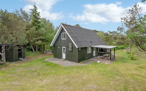 Ilsebeth - 1Km from the Sea: Struik, Stedelijk Ontwerp, Groundcover, Steen, Appartement, Landgoed, Metselwerk, Balkon, Landscaping