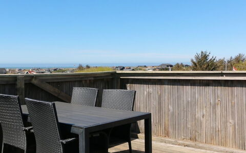 Hansina - 500M from the Sea: Hout, Dek, Hardwood, Houten Vloer, Plank, Balkon, Beits, Schaduw, Buitenmeubels, Veranda