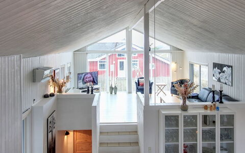 Hansina - 500M from the Sea: Plafond, Huis, Interieur Ontwerp, Trap, Lichte Inrichting, Hardwood, Houten Vloer, Woonkamer, Stoel, Verf