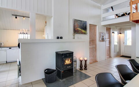 Hansina - 500M from the Sea: Hout, Plafond, Interieur Ontwerp, Huis, Flooring, Verdieping, Kamer, Verblijf, Hardwood, Woonkamer