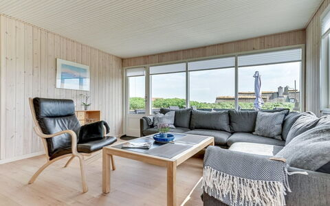 Kris - 200M from the Sea: Meubilair, Interieur Ontwerp, Flooring, Verdieping, Bankstel, Hout, Plafond, Houten Vloer, Woonkamer, Kamer