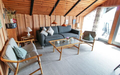Keijo - 1.5Km from the Sea: Meubilair, Flooring, Hout, Interieur Ontwerp, Verdieping, Plafond, Stoel, Bankstel, Woonkamer, Kamer
