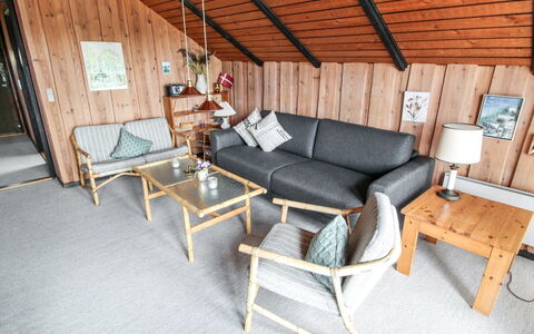 Keijo - 1.5Km from the Sea: Meubilair, Hout, Flooring, Interieur Ontwerp, Verdieping, Stoel, Tafel, Bankstel, Woonkamer, Kamer