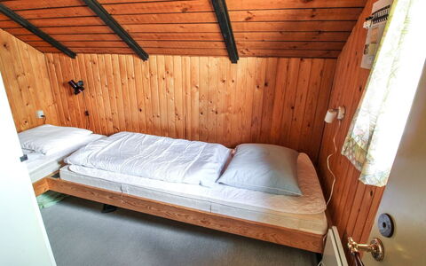 Keijo - 1.5Km from the Sea: Bed, Slaapkamer, Hout, Flooring, Verdieping, Meubilair, Laken, Bedding, Plafond, Bed Frame
