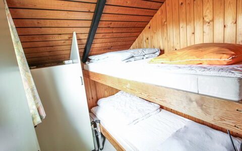 Keijo - 1.5Km from the Sea: Hout, Stapelbed, Slaapkamer, Bed, Verdieping, Hardwood, Beits, Plank, Bed Frame, Bedding