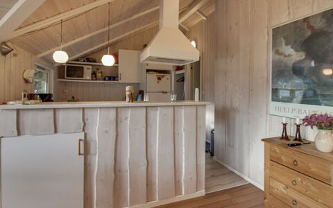 Eline - 1.5Km from the Sea: Meubilair, Hout, Flooring, Interieur Ontwerp, Verdieping, Plafond, Lichte Inrichting, Countertop, Keuken, Kamer