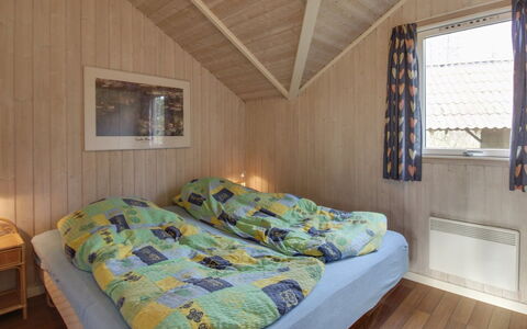Eline - 1.5Km from the Sea: Hout, Huis, Huis, Slaapkamer, Verdieping, Hardwood, Verblijf, Bed, Beits, Laken