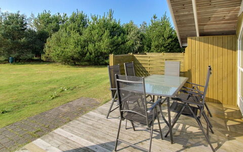 Eline - 1.5Km from the Sea: Hout, Meubilair, Hardwood, Houten Vloer, Plank, Dek, Beits, Stoel, Schaduw, Veranda