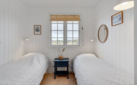 Aleksi - 500M from the Sea: Hout, Slaapkamer, Bed, Verdieping, Bedding, Laken, Bed Frame, Linens, Plafond, Plank