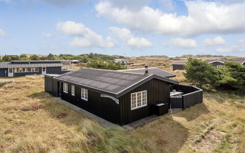 Aleksi - 500M from the Sea: Huis, Huis, Dak, Woongebied, Verblijf, Landgoed, Boerderij, Gazon, Landscaping, Siding