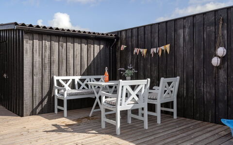 Aleksi - 500M from the Sea: Huis, Huis, Dak, Woongebied, Verblijf, Landgoed, Boerderij, Gazon, Landscaping, Siding